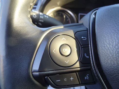 Used 2023 Toyota Camry SE image 9