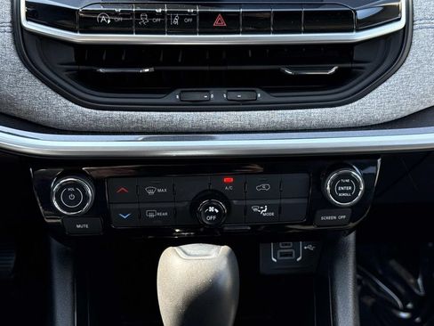 Used 2022 Jeep Compass Latitude AWD/4WD image 6