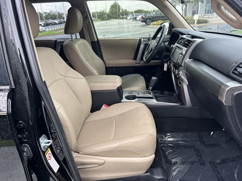 Used 2014 Toyota 4Runner SR5 RWD image 33