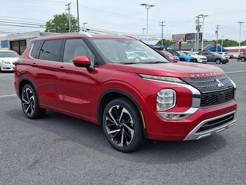 Used 2023 Mitsubishi Outlander SEL FWD image 3