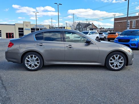 Used 2013 INFINITI G37 x w/ Premium Pkg image 8