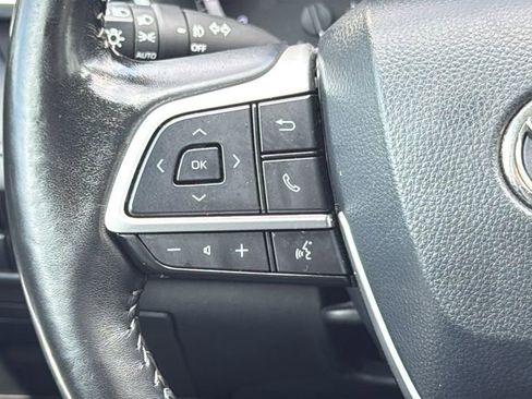 Used 2023 Toyota Highlander XLE FWD image 21