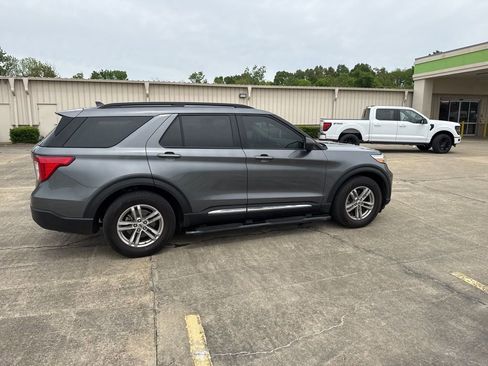 Used 2022 Ford Explorer XLT image 12