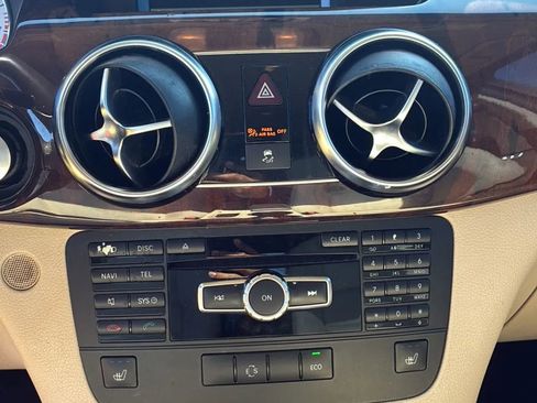 Used 2015 Mercedes-Benz GLK 350 2WD image 22
