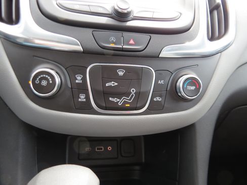 Used 2022 Chevrolet Equinox LT FWD image 21