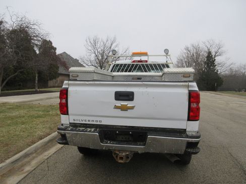 Used 2018 Chevrolet Silverado 2500 W/T w/ Snow Plow Prep Package image 12