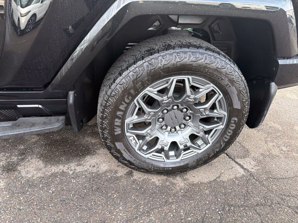 Used 2025 GMC Hummer EV 3X w/ LPO, Sport Package AWD/4WD image 31