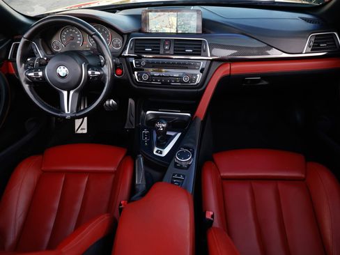 Used 2016 BMW M4 Convertible image 2