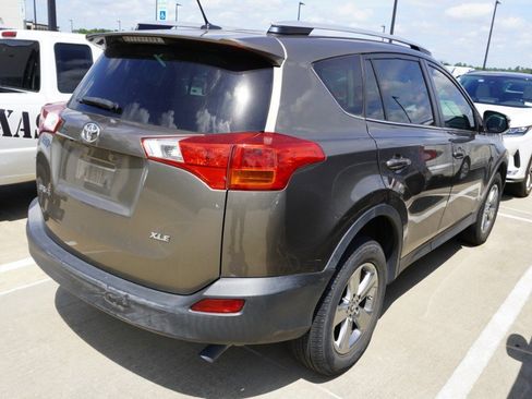 Used 2015 Toyota RAV4 XLE image 5