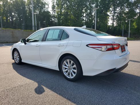 Used 2020 Toyota Camry LE FWD image 4