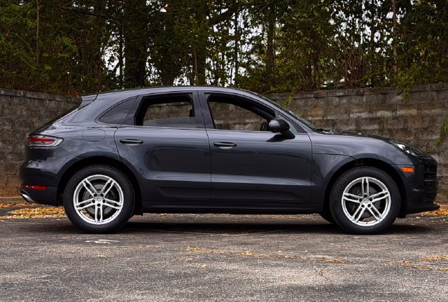 Used 2023 Porsche Macan AWD/4WD image 4