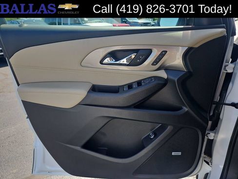 Used 2023 Chevrolet Traverse Premier AWD/4WD image 23