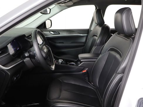 Used 2023 Jeep Grand Cherokee L Limited w/ Black Appearance Package image 16