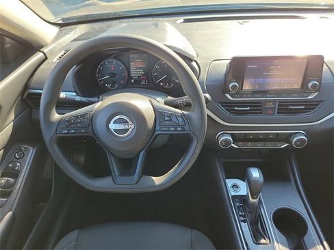 Used 2024 Nissan Altima 2.5 S image 14