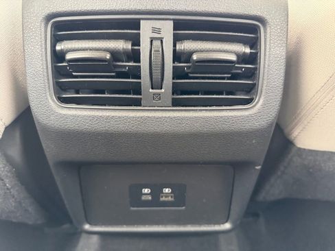 Used 2022 Nissan Rogue SV image 15