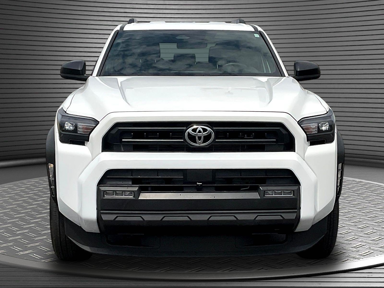Used 2025 Toyota 4Runner SR5 AWD/4WD image 2