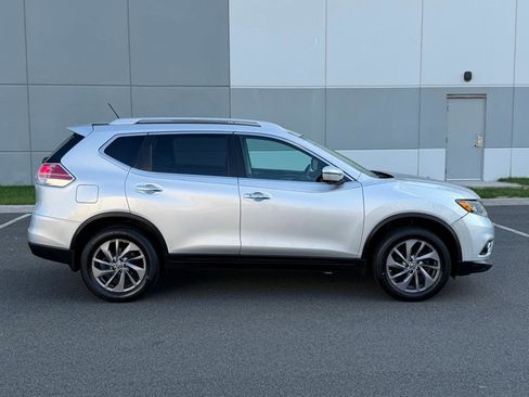 Used 2016 Nissan Rogue SL w/ SL Premium Package image 4