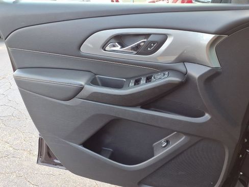 Used 2021 Chevrolet Traverse LT FWD image 15