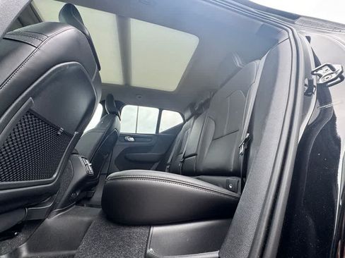 Used 2021 Volvo XC40 T5 Momentum w/ Premium Package AWD/4WD image 16