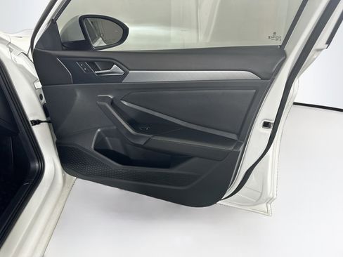 Used 2024 Volkswagen Jetta SE FWD image 30