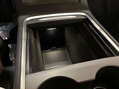 Used 2024 Tesla Model Y 2WD image 78
