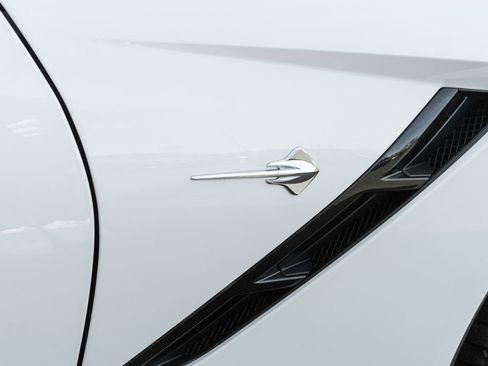 Used 2018 Chevrolet Corvette Stingray Convertible RWD image 6