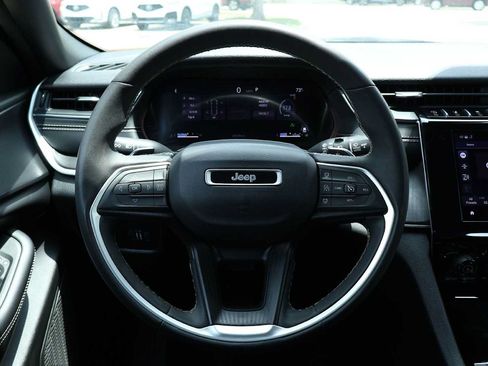 Used 2024 Jeep Grand Cherokee Altitude AWD/4WD image 15