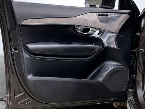 Certified 2023 Volvo XC90 B6 Ultimate image 24