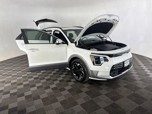 Certified 2024 Kia Niro Wave w/ Wave Preserve Package FWD image 14