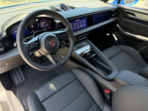New 2026 Porsche Macan Electric RWD image 4