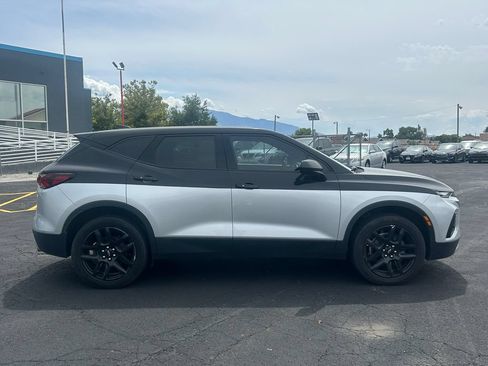 Used 2022 Chevrolet Blazer LT FWD image 2
