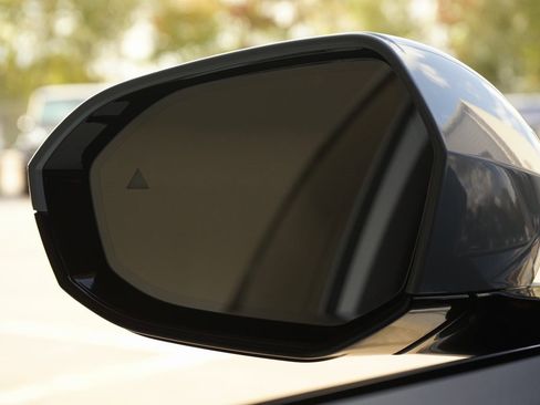 Used 2023 BMW 760i xDrive w/ Executive Package image 22