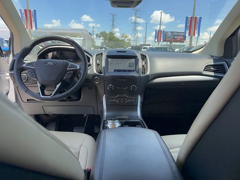 Certified 2019 Ford Edge SEL w/ Equipment Group 201A AWD/4WD image 28