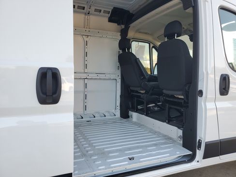 Used 2025 RAM ProMaster 2500 w/ Convenience Group image 20