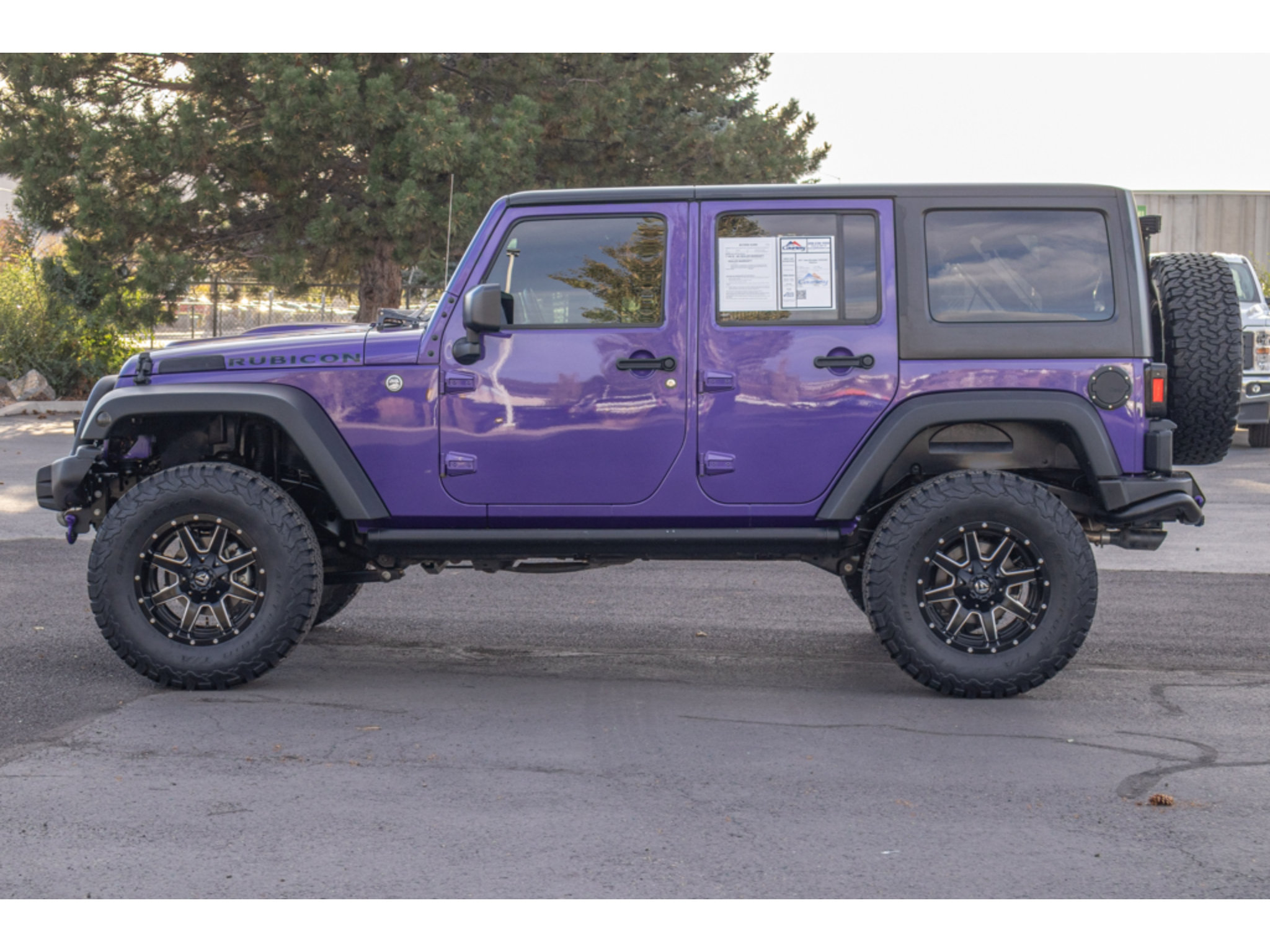 Used 2017 Jeep Wrangler Unlimited Rubicon w/ Cold Weather Group AWD/4WD image 6