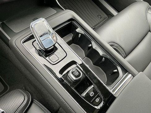 New 2026 Volvo XC90 T8 Ultra w/ Lounge Package AWD/4WD image 18