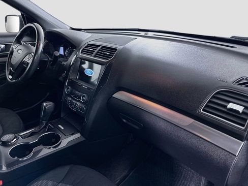 Used 2018 Ford Explorer XLT w/ Equipment Group 201A AWD/4WD image 29