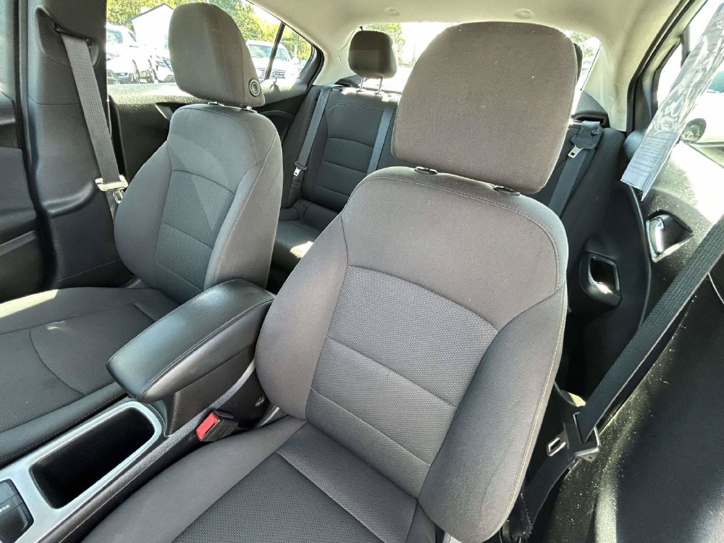 Used 2018 Chevrolet Cruze LS FWD image 18