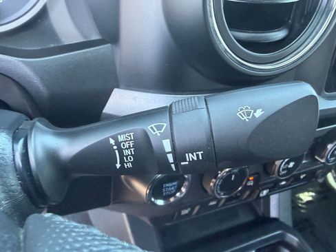 Used 2018 Toyota Tacoma TRD Off-Road w/ Technology Package AWD/4WD image 22