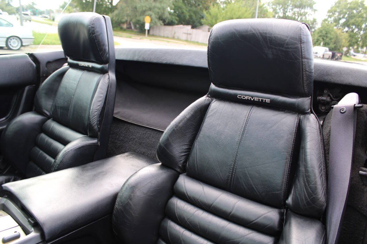 Used 1991 Chevrolet Corvette Convertible RWD image 19