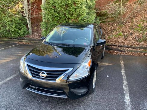 Used 2019 Nissan Versa SV image 1