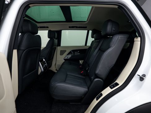 Used 2023 Land Rover Range Rover Long Wheelbase SE image 17