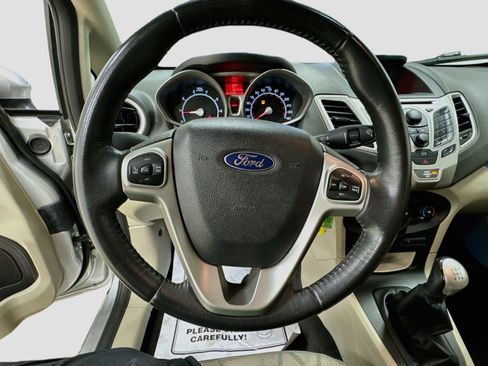 Used 2013 Ford Fiesta SE FWD image 11