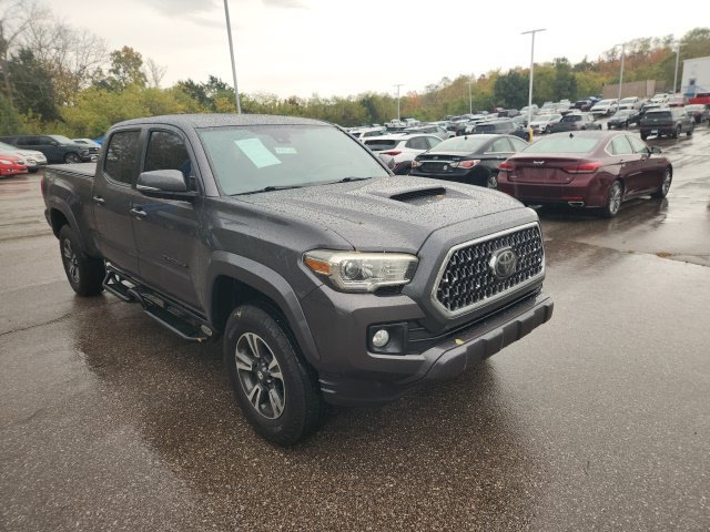 Used 2018 Toyota Tacoma TRD Sport w/ TRD Premium Sport Package AWD/4WD image 4