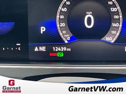 Used 2023 Volkswagen Tiguan SE w/ Panoramic Sunroof Package image 17