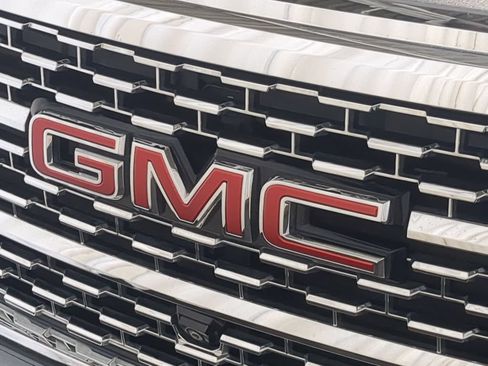 Used 2021 GMC Acadia Denali w/ Denali Ultimate Package AWD/4WD image 15