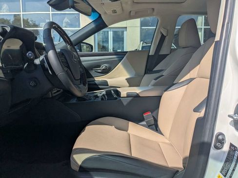Used 2019 Lexus ES 350 w/ Premium Package FWD image 2