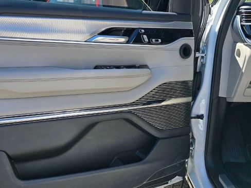 Used 2022 Jeep Grand Wagoneer Series I AWD/4WD image 15
