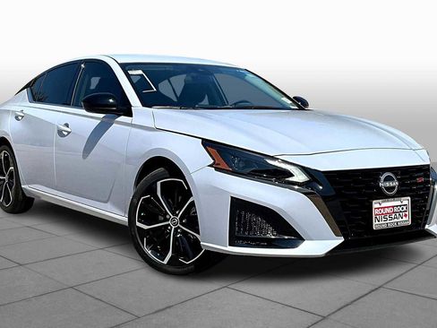 New 2025 Nissan Altima 2.5 SR image 2