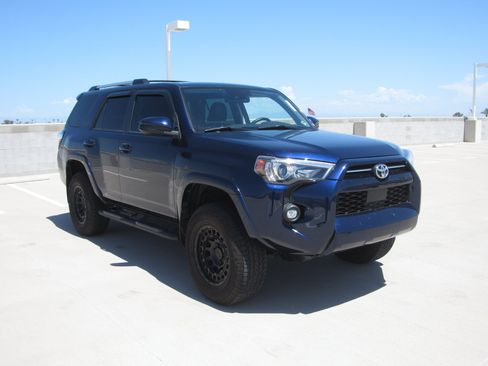 Used 2021 Toyota 4Runner SR5 AWD/4WD image 2